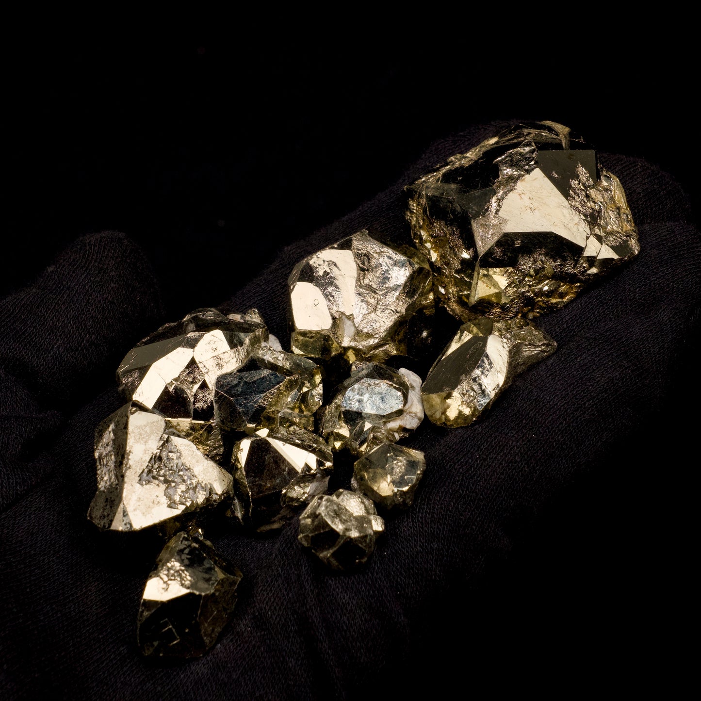 Colombian Pyrite small Nuggets Chivor mine (PY-156)