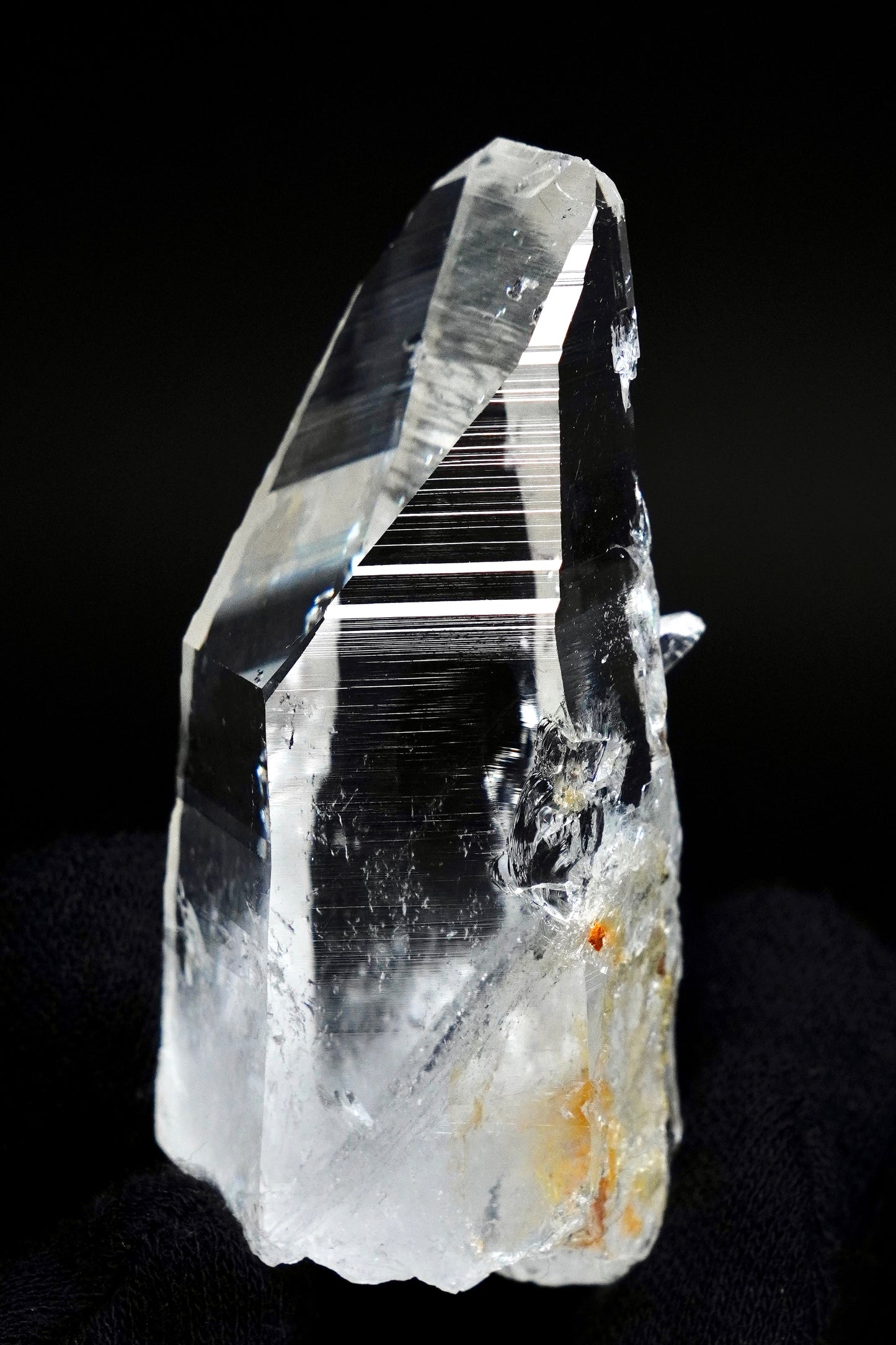 Chisel terminated Peñas Blancas Lemurian Quartz Crystal Collector Specimen (Lot: PE-1E) 7.2cm long