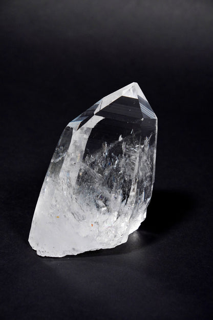 自立型イシス女神像、ダブルタイムリンクウィンドウ付き、ペニャス・ブランカス、レムリアンクォーツクリスタル、コレクター向け標本（ロット：CO-285）711g