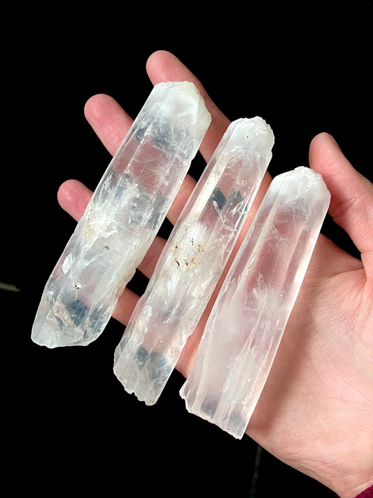 Elestial Crown Blue Smoke Lemurian Quartz Crystal Points/Wands (Mixed Size) by the kilo BULK (Copia)
