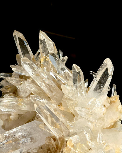 レーザーゴールデンヒーラー レムリアンクォーツクラスター（緑泥石含有）卸売（ロット：LC-435）