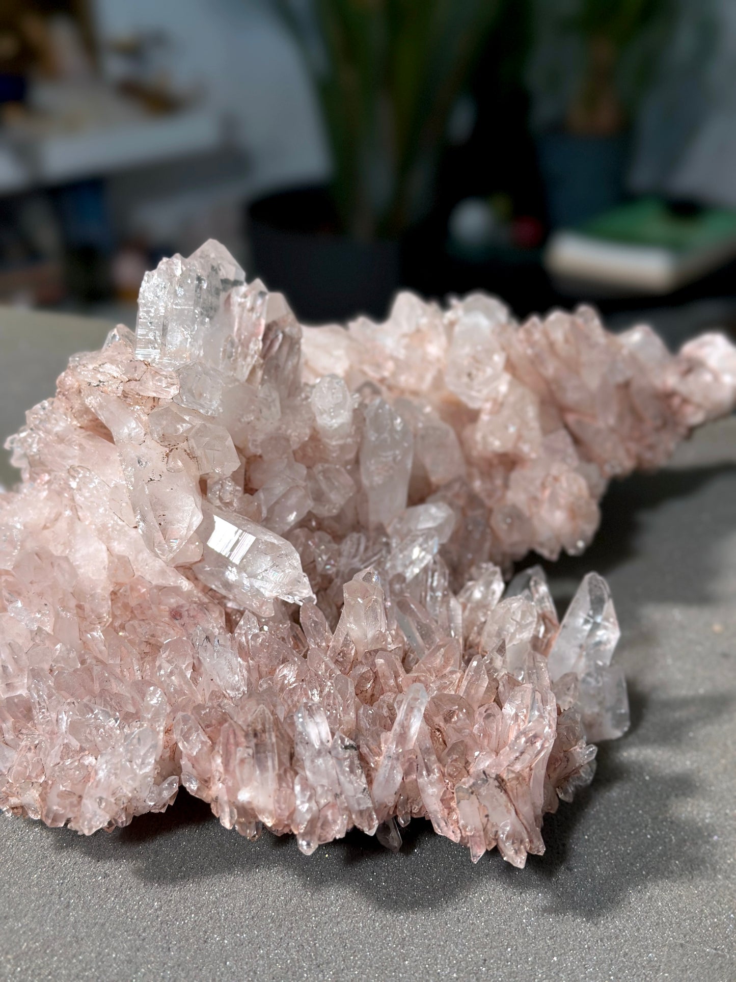 ピンクレムリアンクォーツクラスター（P-）プランティラ