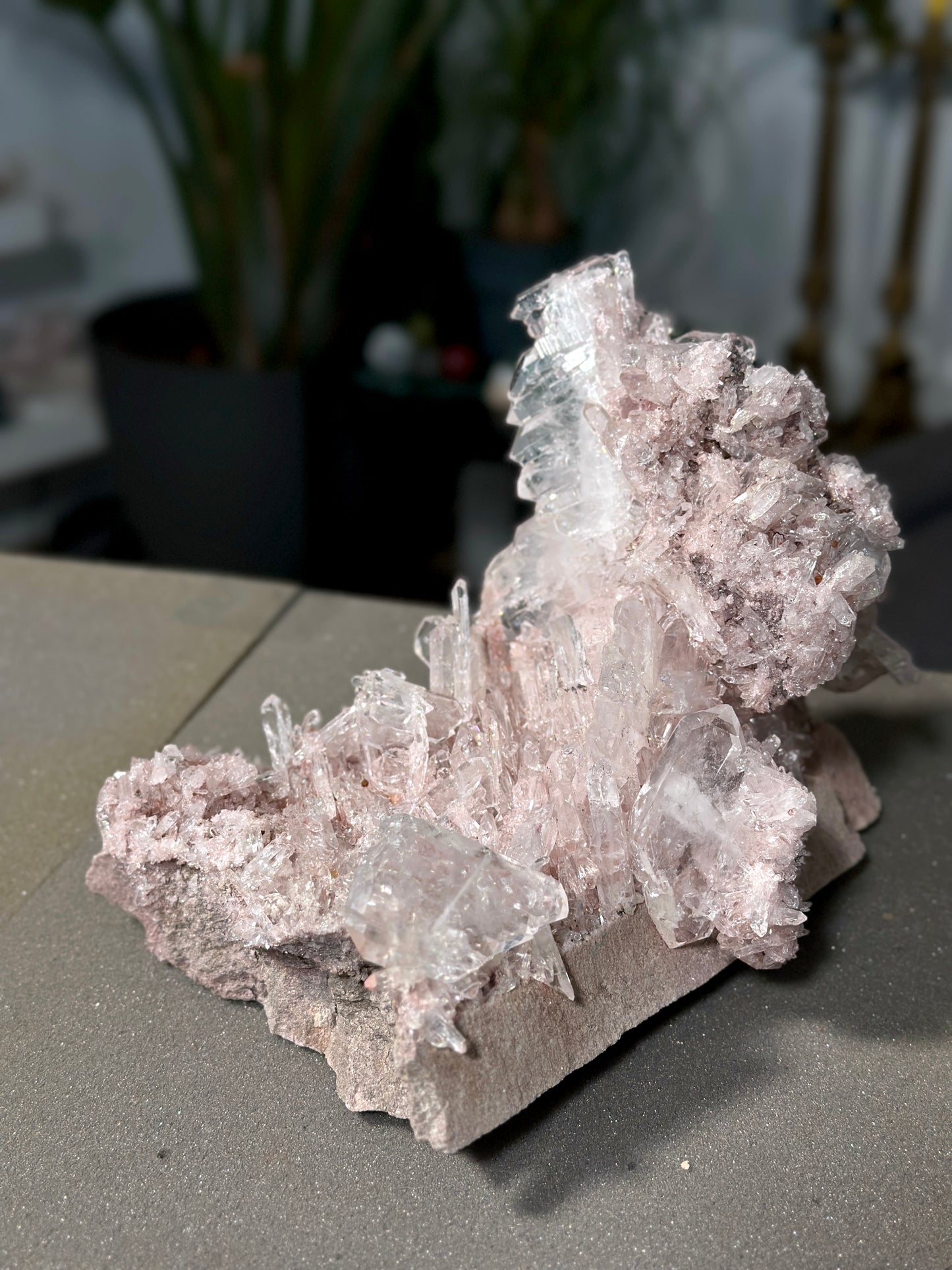 ピンクレムリアンクォーツクラスター（P-）プランティラ