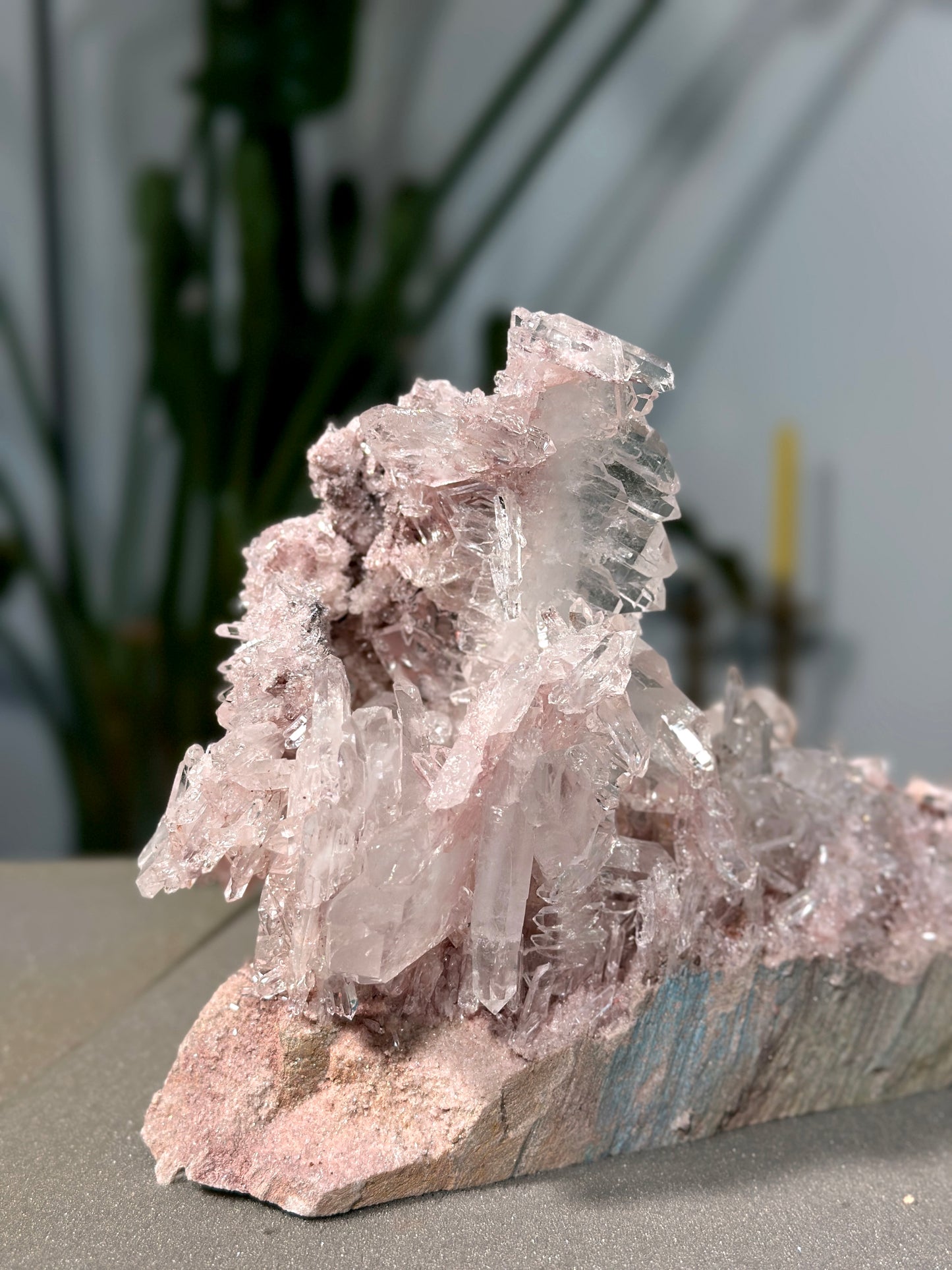 ピンクレムリアンクォーツクラスター（P-）プランティラ