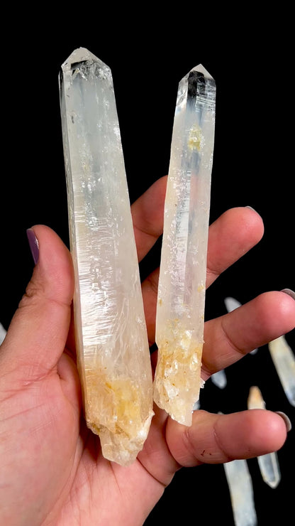 ゴールデンヒーラーDNAブルースモーク（ミルトン鉱山）レムリアンクォーツクリスタルワンド（小、中、大サイズ）卸売（BS-169）