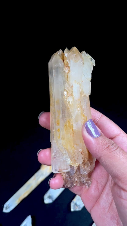 ゴールデンヒーラーDNAブルースモーク（ミルトン鉱山産）レムリアンクォーツクリスタルワンド（中・大サイズ）卸売（BS-166）