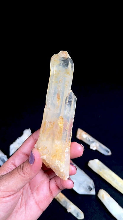 ゴールデンヒーラーDNAブルースモーク（ミルトン鉱山産）レムリアンクォーツクリスタルワンド（中・大サイズ）卸売（BS-165）