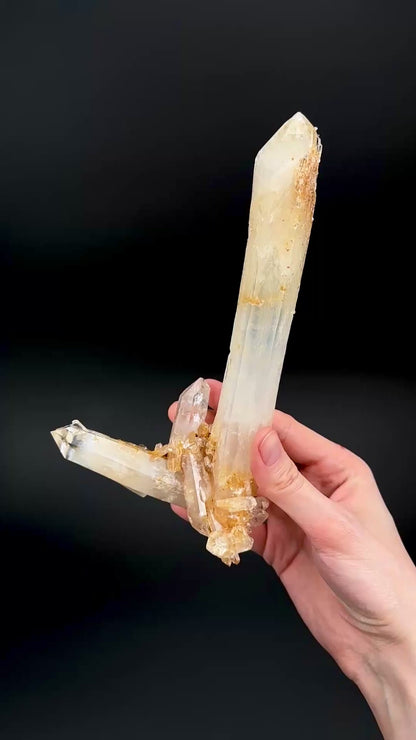 コロンビア産、非常に希少なダブルターミネーテッドDNAインターツイーンブルースモークゴールデンヒーラーレムリアンクォーツクリスタルポイント（CO-202）402g