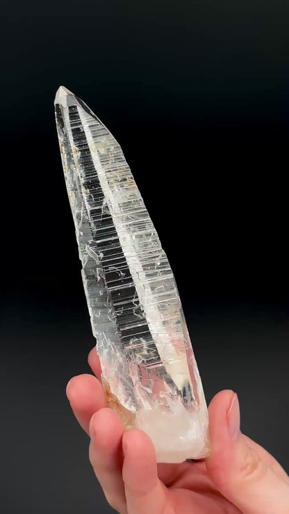 レーザー剣光ノミ仕上げタピアスレムリアンクォーツクリスタルポイントコロンビア産コレクター標本（CO-212）161g