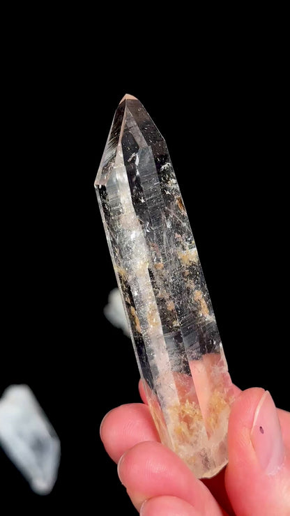 La Belleza レムリアンクォーツポイント、超光学的透明度ミディアム＆ラージサイズ (CO-154)