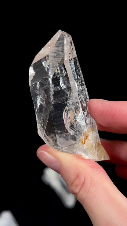 La Belleza レムリアンクォーツポイント、超光学的透明度ミディアム＆ラージサイズ (CO-154)