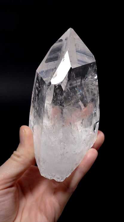 自立型イシス女神像、ダブルタイムリンクウィンドウ付き、ペニャス・ブランカス、レムリアンクォーツクリスタル、コレクター向け標本（ロット：CO-285）711g