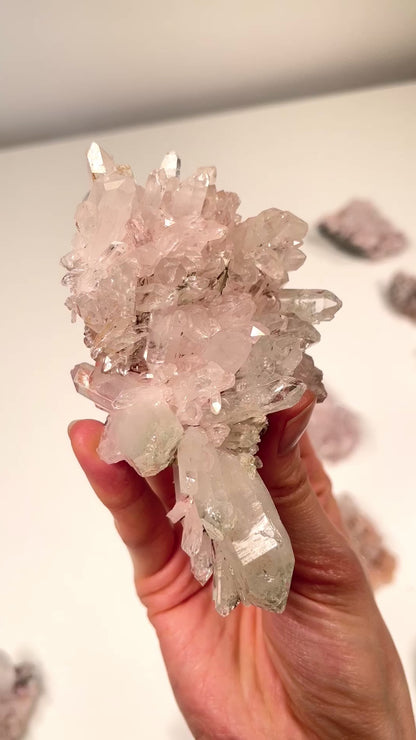 ピンクレムリアンクォーツクラスター（小）（ロット：P-922）